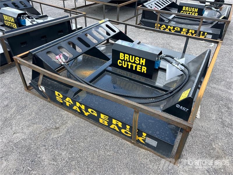  Mower King SSRC 72 in Skid Steer Brush Cutter (Unu Corta-césped delanteros y traseros