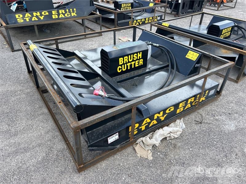  Mower King SSRC 72 in Skid Steer Brush Cutter (Unu Corta-césped delanteros y traseros