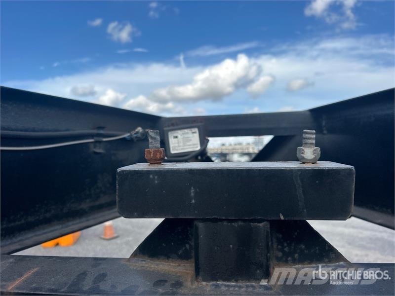  MP Custom Trailers 40 ft T/A Gooseneck Flatbed Tra フラットベッド／ドロップサイドトレーラー