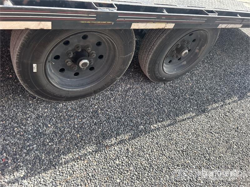  MP Custom Trailers 40 ft T/A Gooseneck Flatbed Tra フラットベッド／ドロップサイドトレーラー