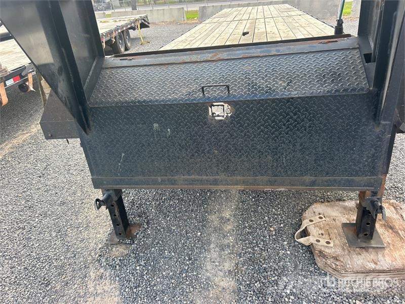  MP Custom Trailers 40 ft T/A Gooseneck Flatbed Tra フラットベッド／ドロップサイドトレーラー