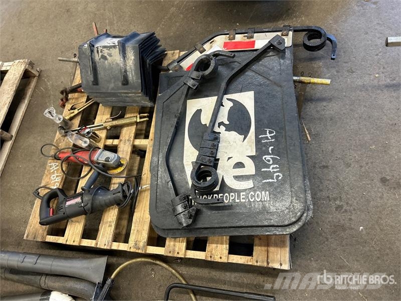  Mud Flaps, Hand Tools & Binders Outros componentes