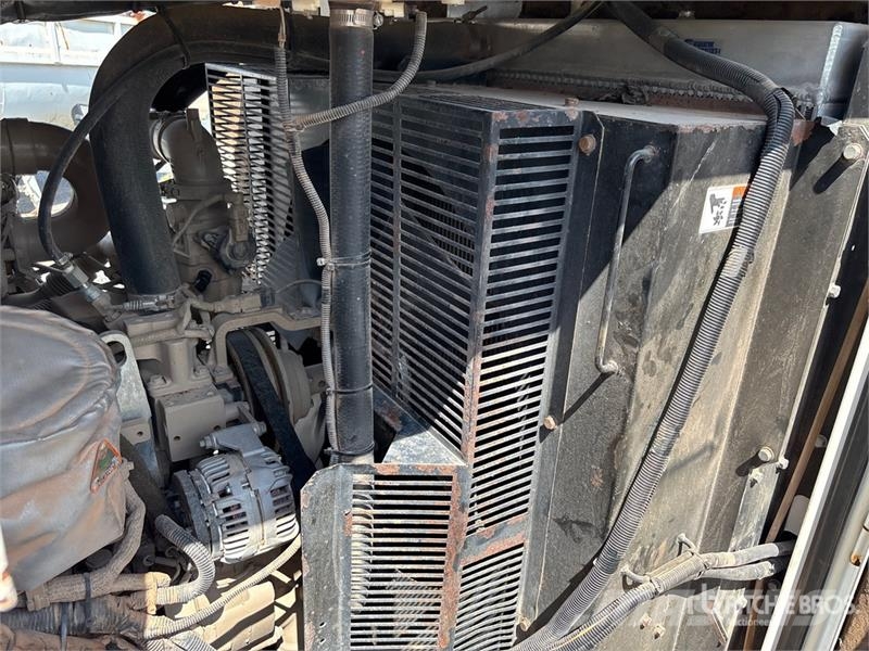 MultiQuip DCA300SSJU4F2 250 kW Mobile Generator Set ディーゼル発電機