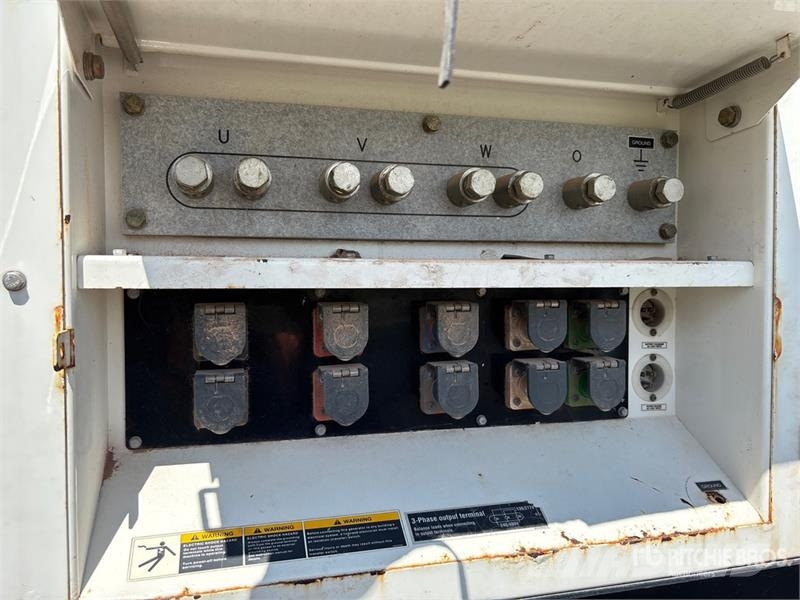 MultiQuip DCA300SSJU4F2 250 kW Mobile Generator Set ディーゼル発電機