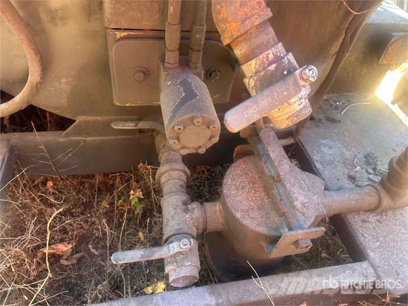 Neal Manufacturing LLC Towable asphalt trailer ملحقات ماكينات الأسفلت