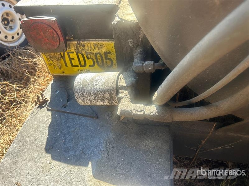 Neal Manufacturing LLC Towable asphalt trailer ملحقات ماكينات الأسفلت