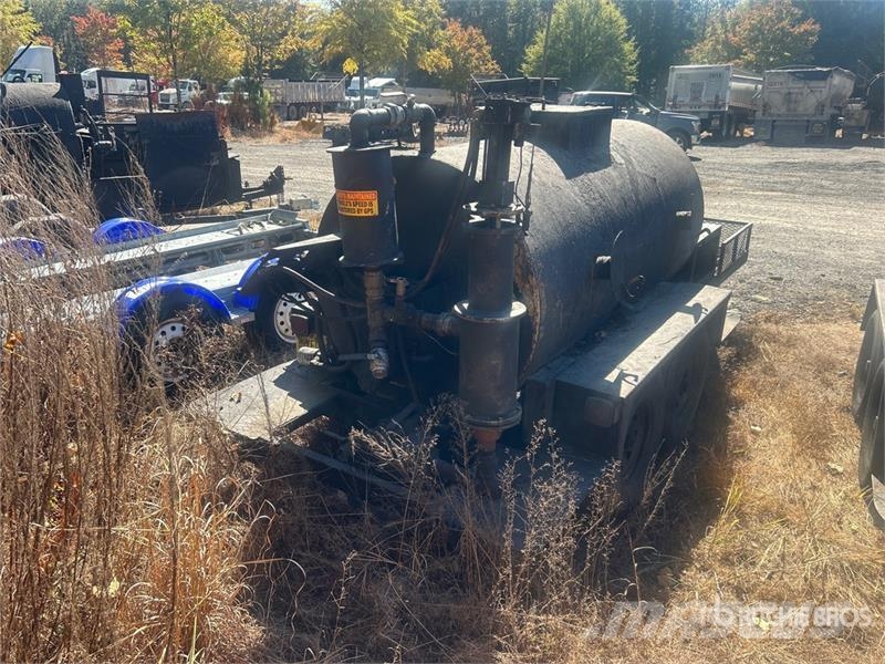 Neal Manufacturing LLC Towable asphalt trailer ملحقات ماكينات الأسفلت