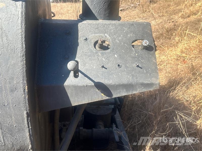 Neal Manufacturing LLC Towable asphalt trailer ملحقات ماكينات الأسفلت