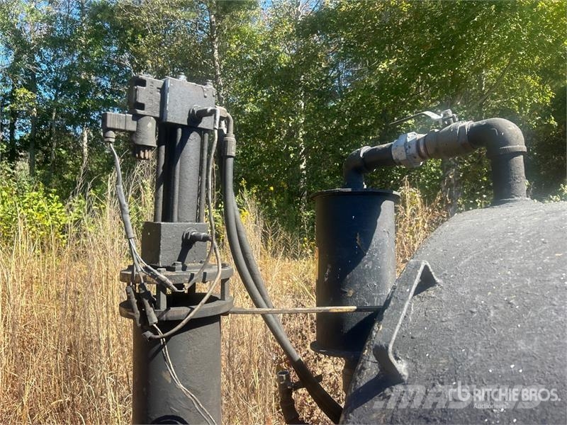 Neal Manufacturing LLC Towable asphalt trailer ملحقات ماكينات الأسفلت
