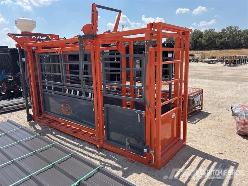  Neks 12 ft Livestock Squeeze Chute (Unused) Lauksaimniecība- Citi
