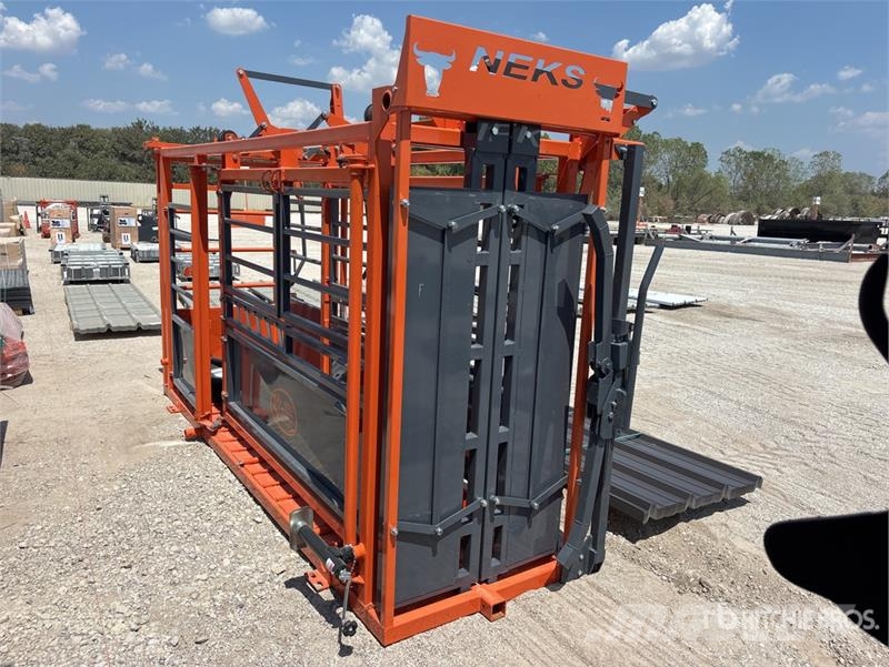  Neks 12 ft Livestock Squeeze Chute (Unused) Lauksaimniecība- Citi