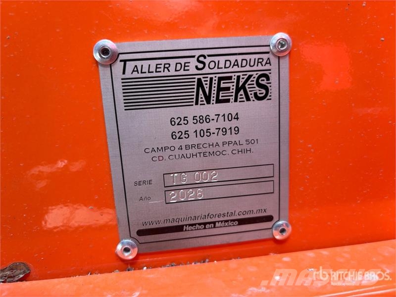  Neks 12 ft Livestock Squeeze Chute (Unused) Lauksaimniecība- Citi