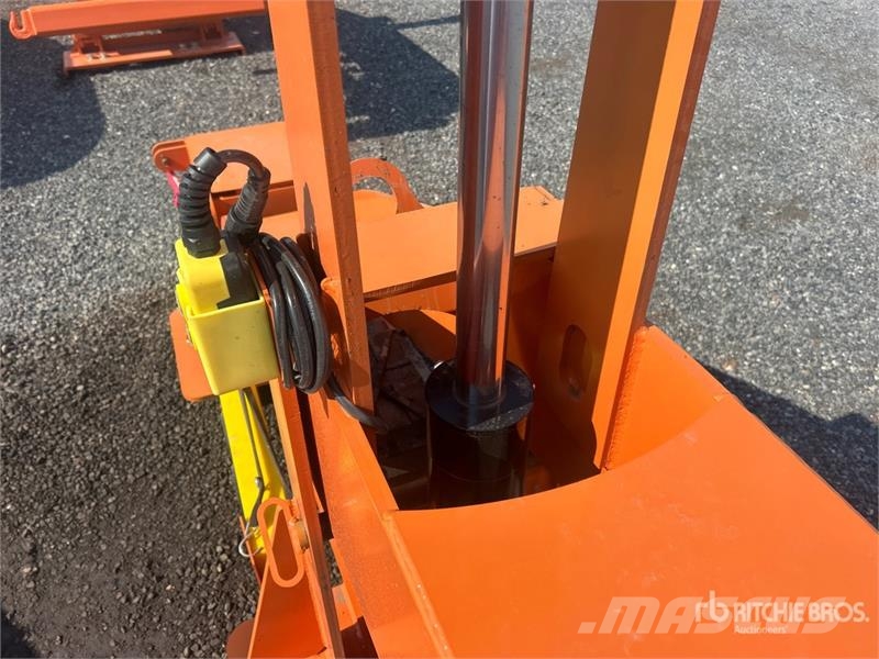 Neks Hydraulic Fifth Wheel Wrecker Attachment (Unu Ostale kargo komponente
