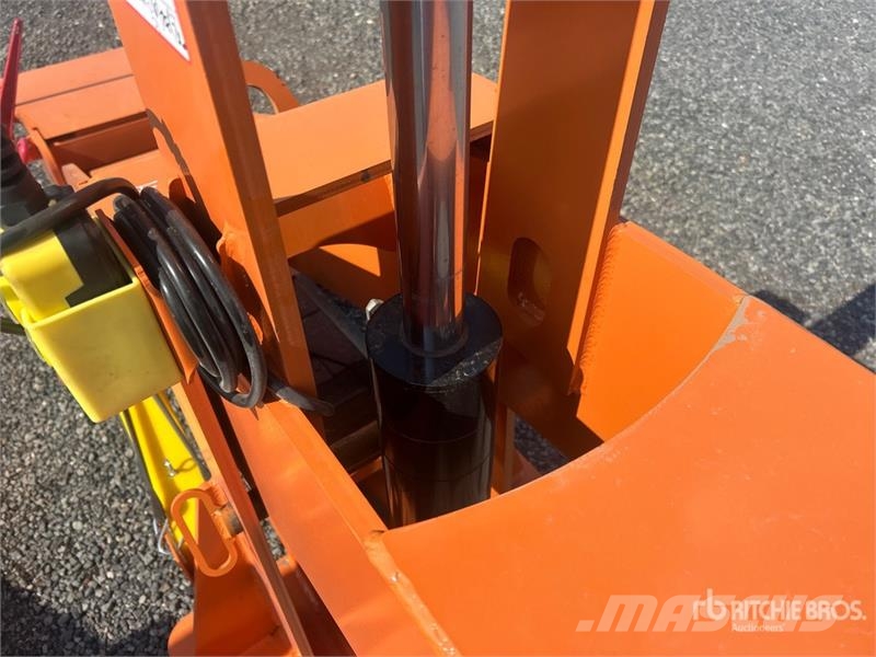 Neks Hydraulic Fifth Wheel Wrecker Attachment (Unu Ostale kargo komponente