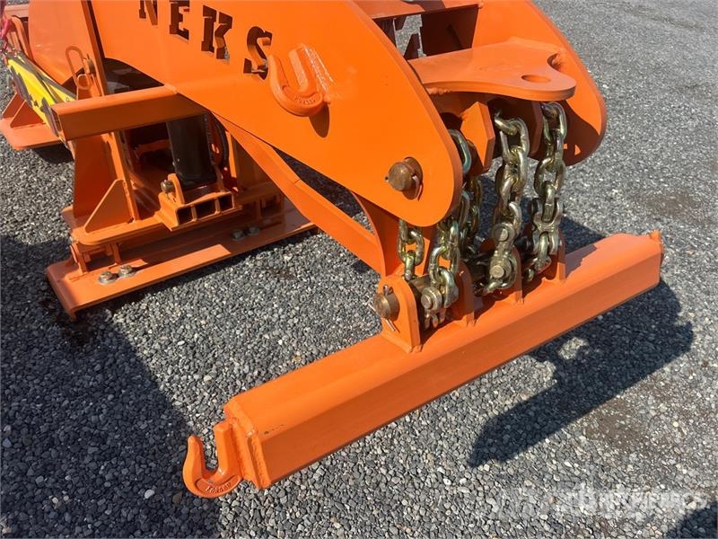 Neks Hydraulic Fifth Wheel Wrecker Attachment (Unu Ostale kargo komponente