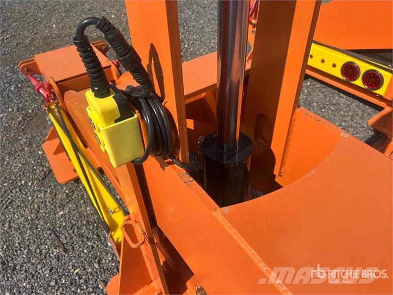 Neks Hydraulic Fifth Wheel Wrecker Attachment (Unu Ostale kargo komponente