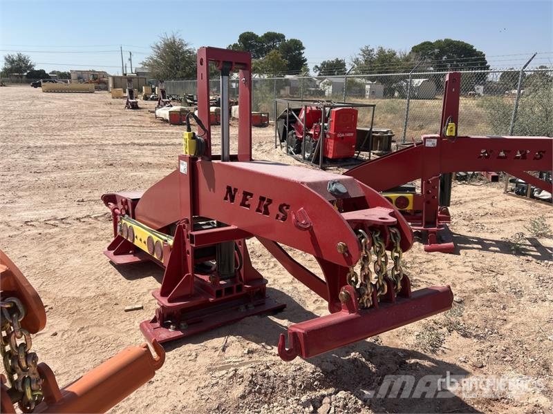 Neks Hydraulic Fifth Wheel Wrecker Attachment - Fi Ostale kargo komponente