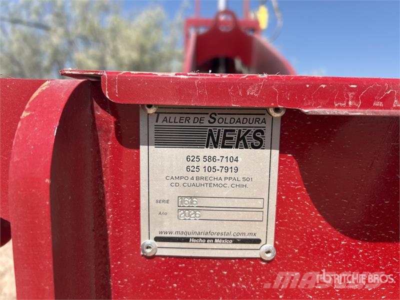 Neks Hydraulic Fifth Wheel Wrecker Attachment - Fi Ostale kargo komponente