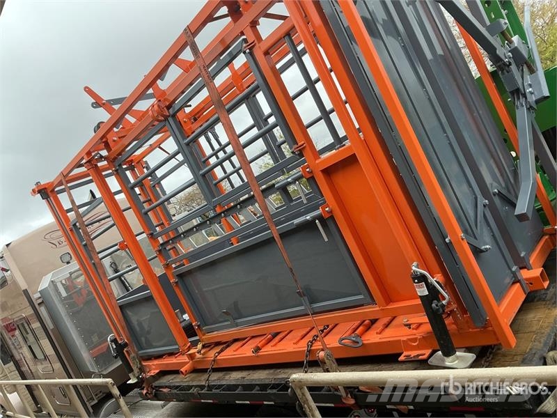  Neks Portable Squeeze Chute (Unused) 農業機械 -　その他