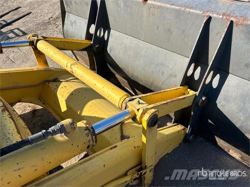 New Holland LB75B Ekskavatori-iekrāvēji