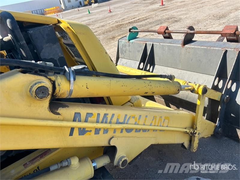 New Holland LB75B Ekskavatori-iekrāvēji
