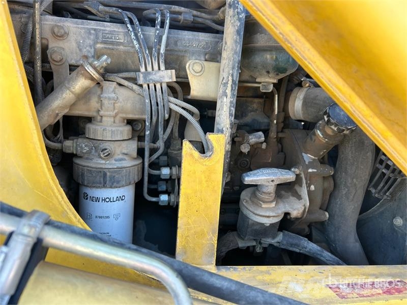 New Holland LB75B Ekskavatori-iekrāvēji