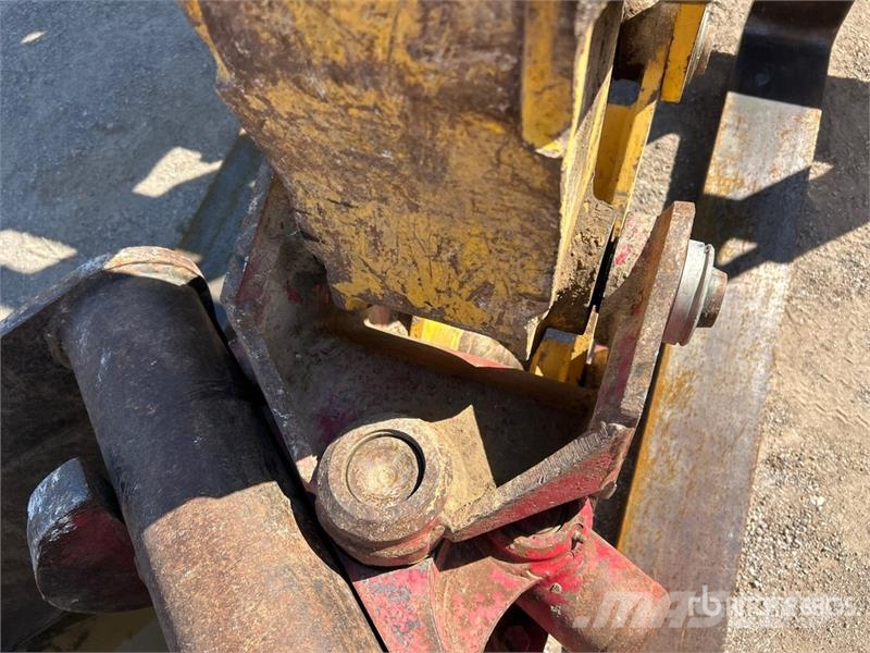 New Holland LB75B Ekskavatori-iekrāvēji