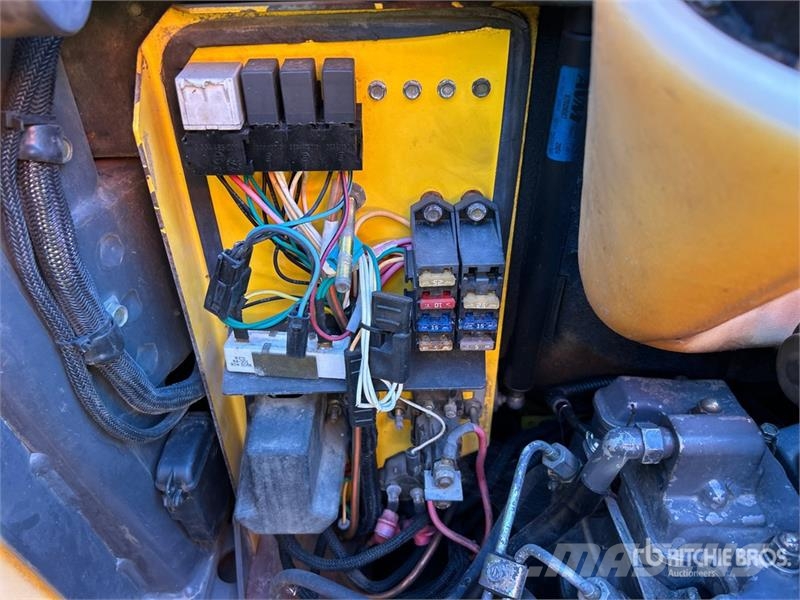 New Holland LS170 Skid steer mini nakladalci