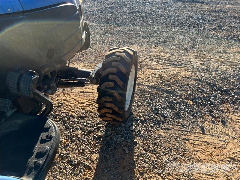 New Holland TC29D 4WD Utility Tractor コンパクトトラクター