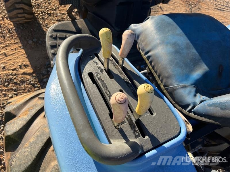 New Holland TC29D 4WD Utility Tractor コンパクトトラクター
