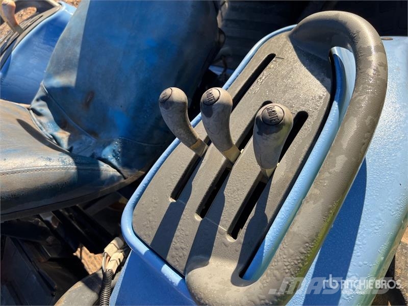 New Holland TC29D 4WD Utility Tractor コンパクトトラクター