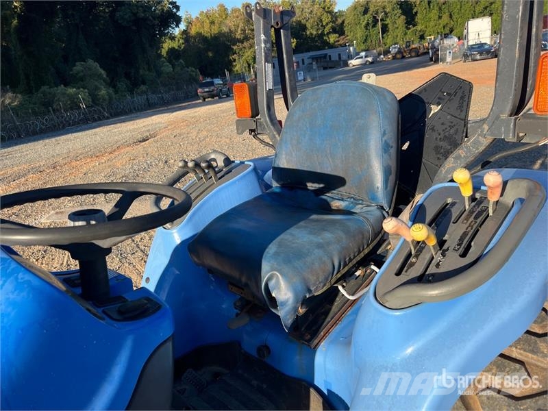 New Holland TC29D 4WD Utility Tractor コンパクトトラクター
