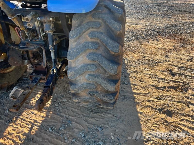 New Holland TC29D 4WD Utility Tractor コンパクトトラクター