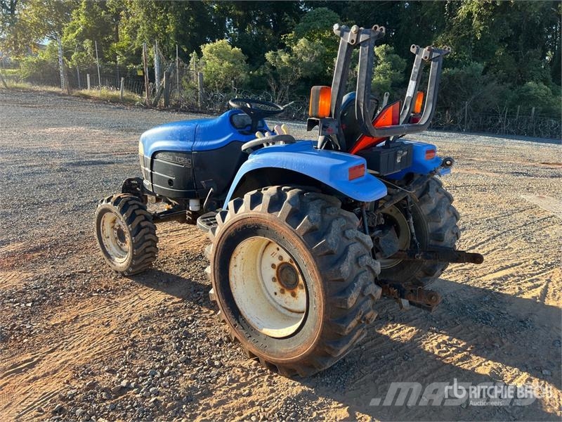 New Holland TC29D 4WD Utility Tractor コンパクトトラクター
