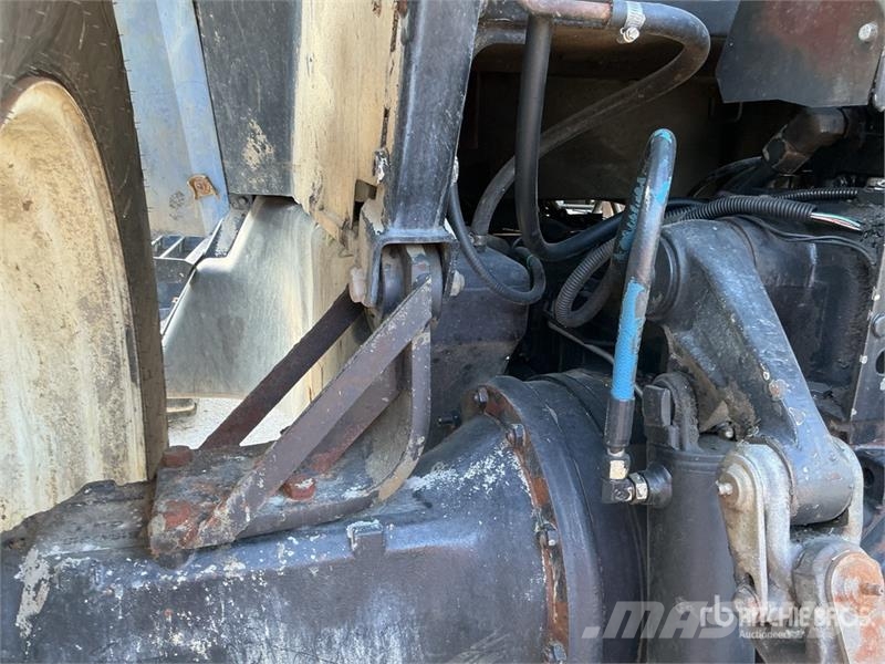 New Holland TM140 4WD Tractor Trattori