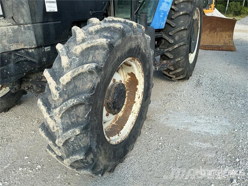 New Holland TM140 4WD Tractor Trattori