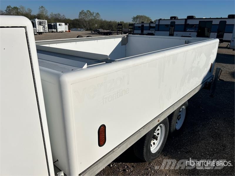 Newport Fabricating 10 ft T/A Utility Trailer Otros remolques