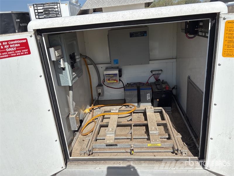  Newport Fabrication VEZ-1.8 10 ft T/A Enclosed Tra Прицепы-фургоны