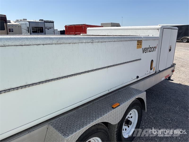  Newport Fabrication VEZ-1.8 10 ft T/A Enclosed Tra Прицепы-фургоны