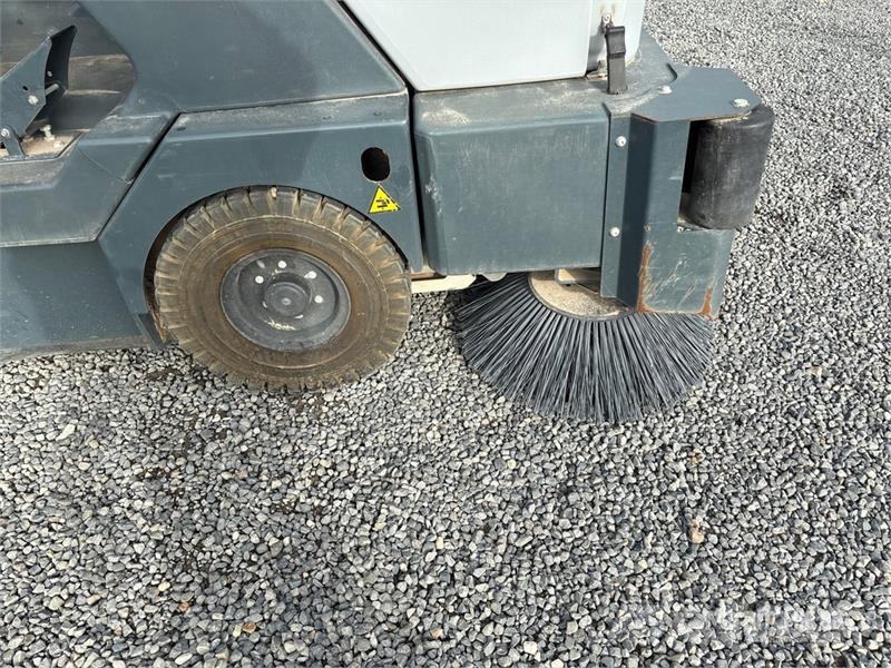 Nilfisk Proterra 5130 Floor Sweeper Alte echipamente pentru recoltat