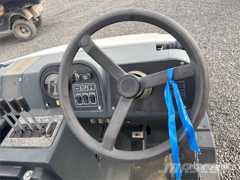 Nilfisk Proterra 5130 Floor Sweeper Alte echipamente pentru recoltat