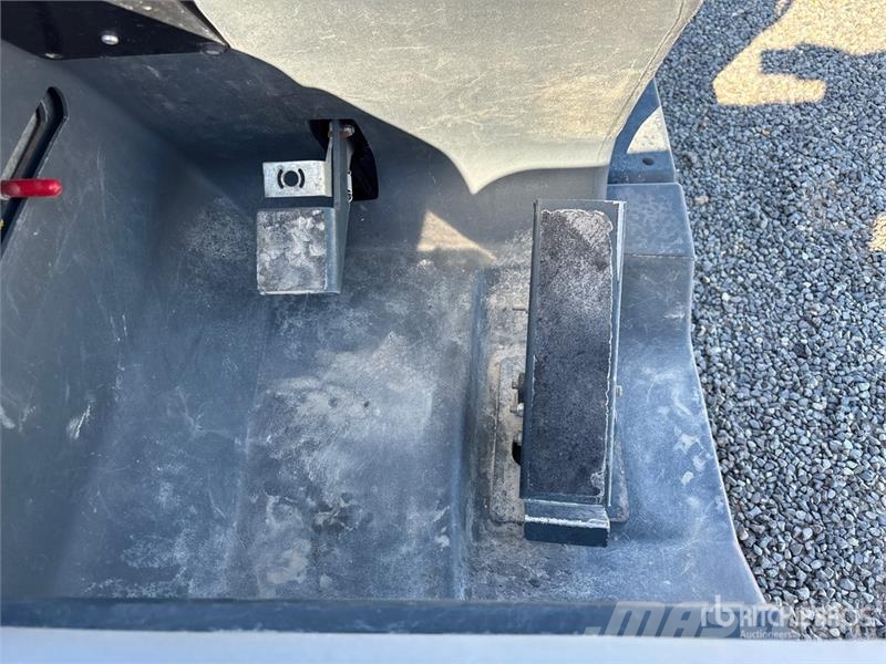Nilfisk Proterra 5130 Ride-On Floor Scrubber 기타 트레일러
