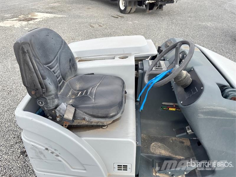 Nilfisk Proterra 5130 Floor Sweeper Alte echipamente pentru recoltat
