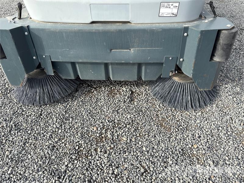 Nilfisk Proterra 5130 Floor Sweeper Alte echipamente pentru recoltat