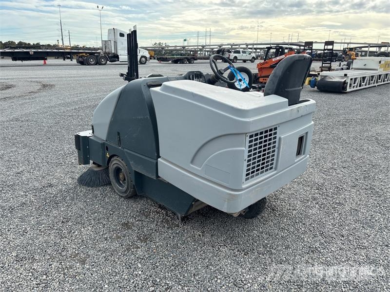 Nilfisk Proterra 5130 Floor Sweeper Alte echipamente pentru recoltat