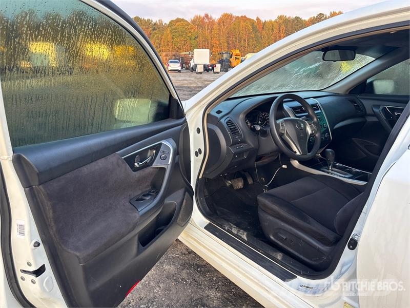 Nissan Altima 2.5S Автомобілі