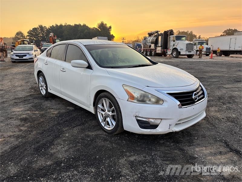 Nissan Altima 2.5S Автомобілі