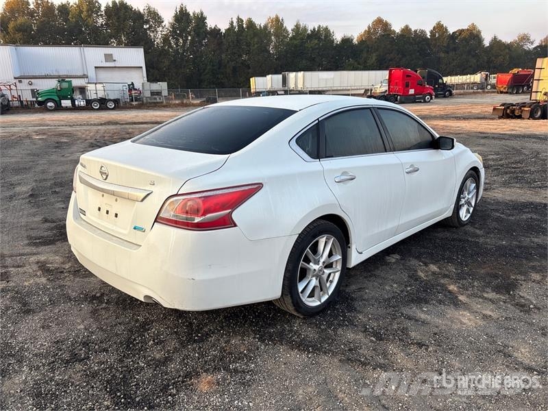 Nissan Altima 2.5S Автомобілі