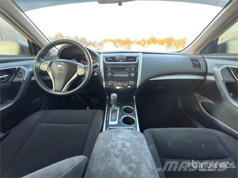 Nissan Altima 2.5S Автомобілі