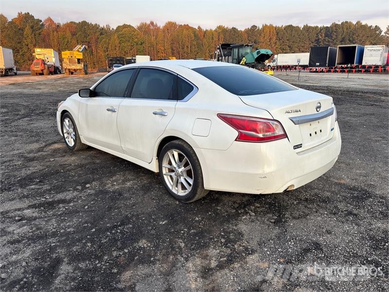 Nissan Altima 2.5S Автомобілі